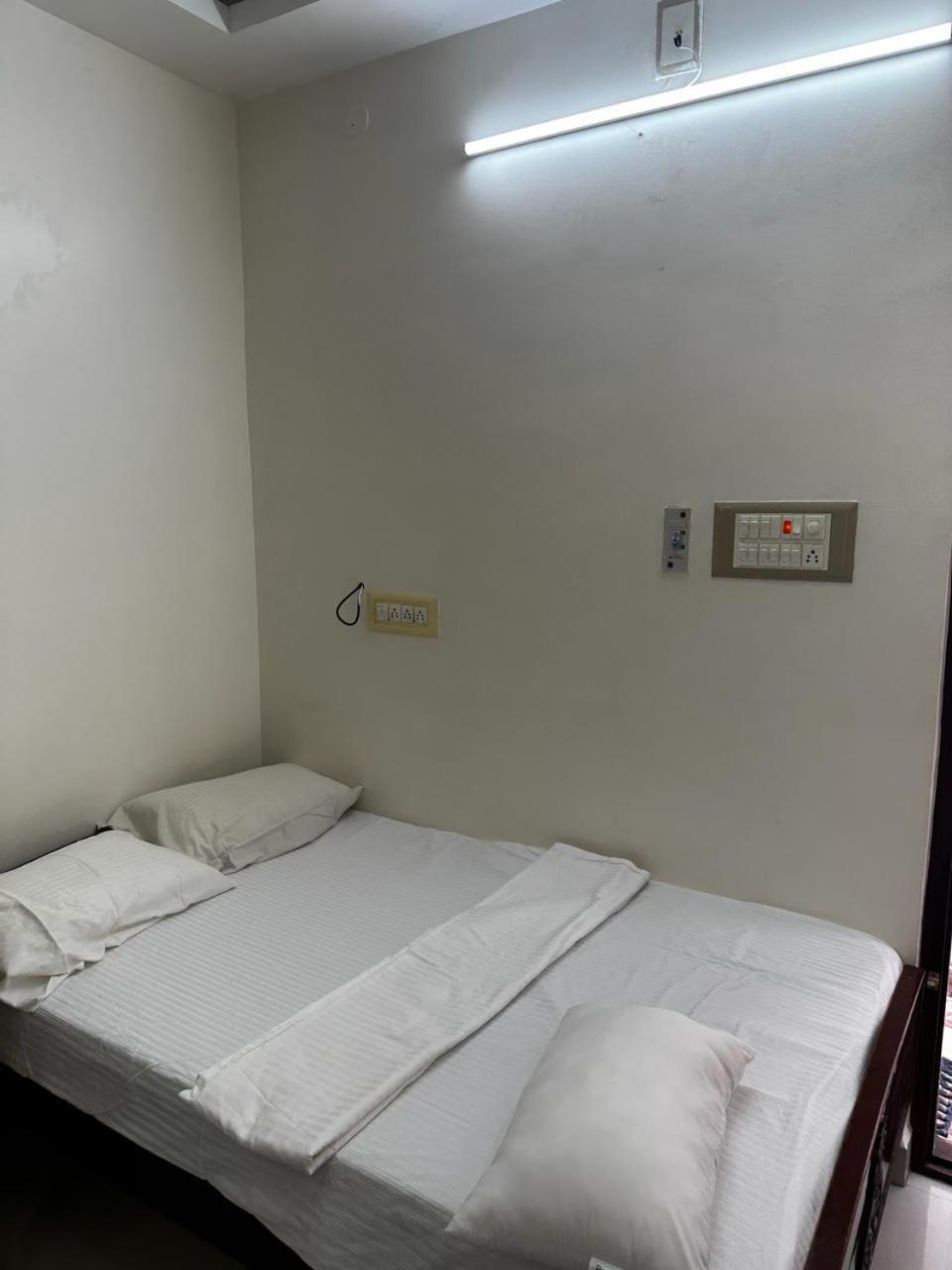 Temple View Home Stay Tiruvannamalai Ngoại thất bức ảnh